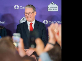 英國政壇14年來首度變天！工黨壓倒性勝選　61歲黨魁施凱爾成新首相　惟他不受歡迎程度也有51%　要如何帶英國走出新局？